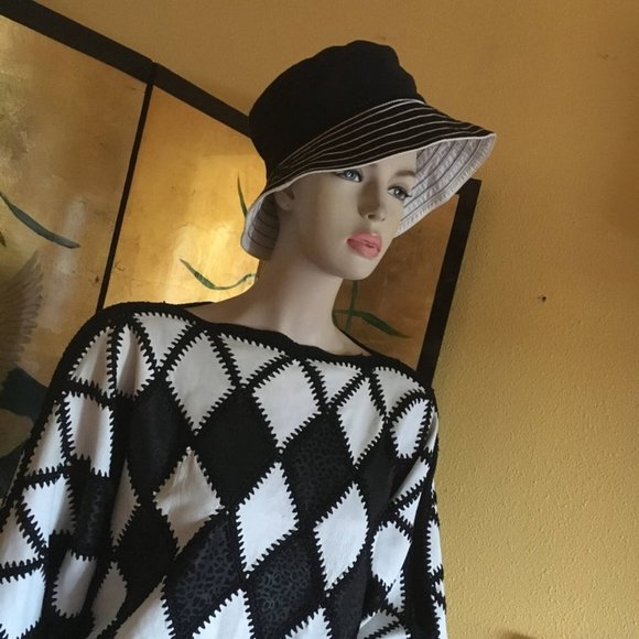 Black and white leather knitted sweater - Picture 6 of 7